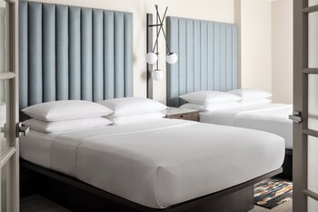 1 chambre, literie hypoallergénique, bureau, rideaux d’obscurcissement