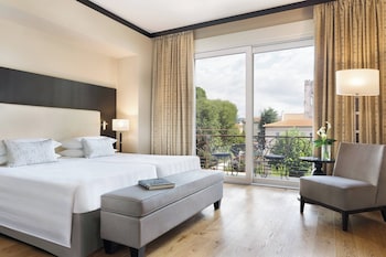 Signature Suite, 1 Bedroom, Terrace (Balcony) | Premium bedding, minibar, in-room safe, desk