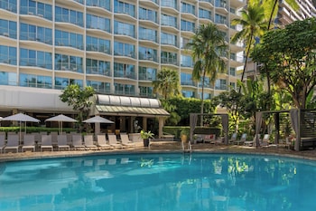 Junior suite, 1 kingsize bed, uitzicht op zee, hoek (Renovated, Tower) | Luxe beddengoed, donsdekens, een kluis op de kamer, een bureau