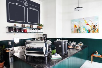 Penthouse (Rooftop) | Bantalan ekstra lembut, brankas, dan didekorasi berbeda-beda