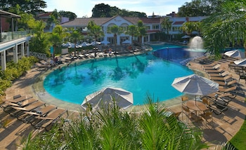 Piscine extérieure en saison