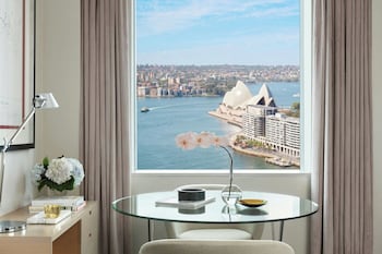 Executive Suite with Club lounge access, Suite, 1 King Bed (Opera House View) | 1 bedroom, premium bedding, minibar, in-room safe