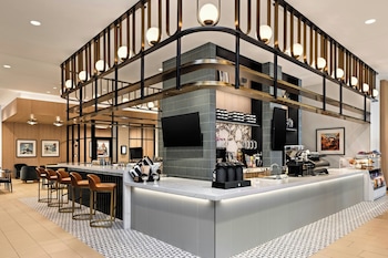 Suite junior, 1 cama matrimonial | Área de desayuno | Desayuno a la carta todos los días (con cargo) 