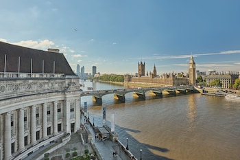 2 restaurants, breakfast, lunch, dinner served; British cuisine