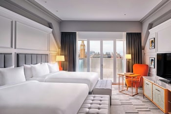 2 restaurantes, se sirven desayunos, comidas, cenas y cocina británica