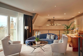 Daily cooked-to-order breakfast (GBP 24 per person)