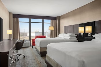 Hochwertige Bettwaren, Zimmersafe, individuell dekoriert