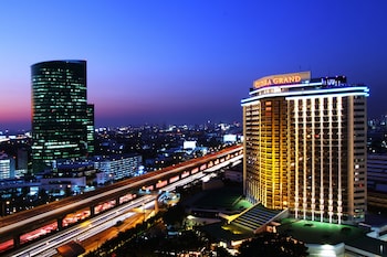 Lunch and dinner served, Thai cuisine