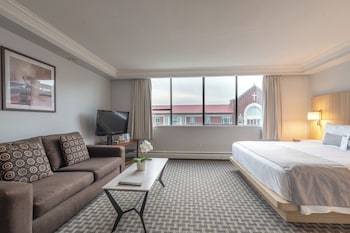 プレミアム スイート | エジプト綿のシーツ、高級寝具、ピロートップベッド、セーフティボックス (室内)