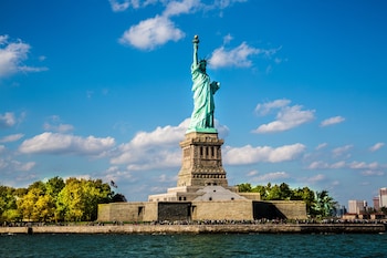 2 restaurants, breakfast, lunch, dinner served; American cuisine