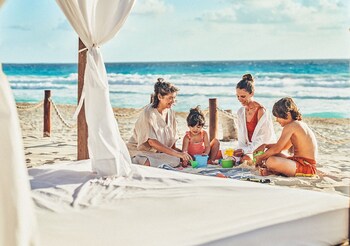2 outdoor pools, pool umbrellas, pool loungers