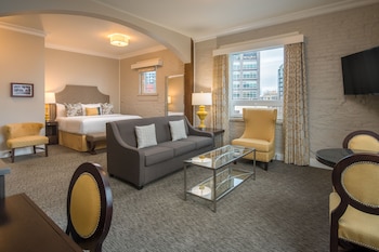 Hospitality Suite | In-room dining