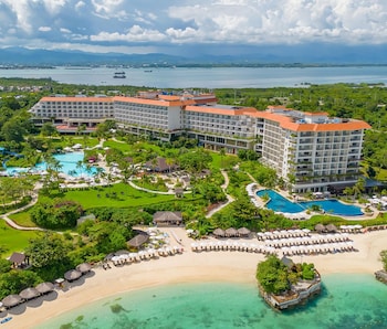 2 outdoor pools, sun loungers
