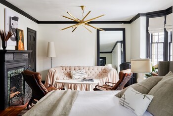 Habitación Deluxe, chimenea (Baxter) | 1 habitación, ropa de cama de alta calidad y decoración personalizada