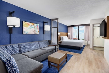 Habitación (1 Sofa and 2 Queen Beds High Floor) | Ropa de cama de alta calidad y edredones de plumas