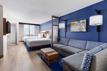 Habitación (1 Sofa and 2 Queen Beds High Floor) | Ropa de cama de alta calidad, edredón y camas con pillow-top