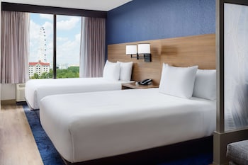 Quarto (1 Sofa and 2 Queen Beds High Floor) | Roupas de cama premium, edredons de pluma, camas com colchões pillow-top