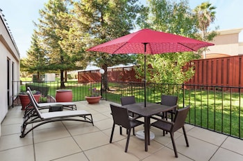 Standard Room | Blackout drapes, iron/ironing board, free WiFi, bed sheets