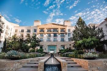 5 hồ bơi ngoài trời, hồ bơi nước nóng, lều (phụ phí) 