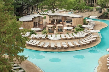 2 bars/lounges, tapas bar