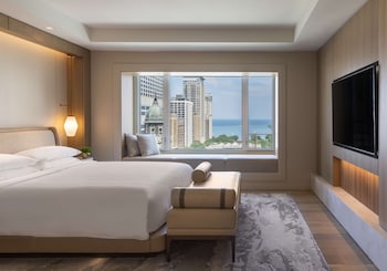 Premium bedding, down comforters, pillowtop beds, minibar