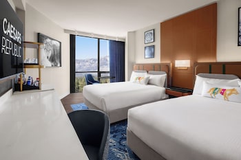 4 restaurants, breakfast, dinner served; American cuisine