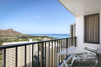 Zimmer, 1 Schlafzimmer, eingeschränkter Meerblick | Zimmersafe, individuell dekoriert, individuell eingerichtet