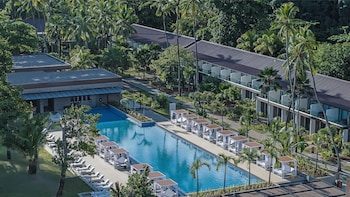 Piscine extérieure, cabanons gratuits, parasols de plage