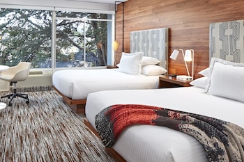 Outdoor pool, a heated pool, open 9:00 AM to 10:00 PM, sun loungers