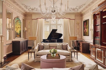 Premium bedding, free minibar items, in-room safe