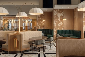 حمّام سباحة خارجي، كبائن (بتكلفة إضافية)، مظلات على حمّام السباحة