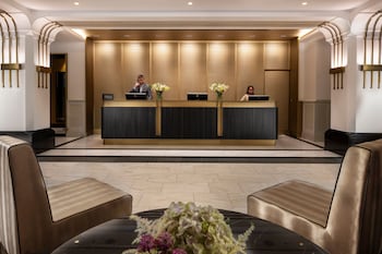 Déjeuner, dîner et souper servis sur place