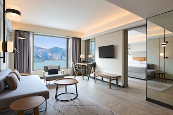 2 bares o lounges