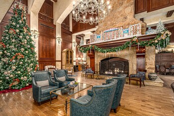 Couples treatment room(s), hot tub, steam room, body treatments