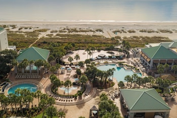 2 bars/lounges, poolside bar