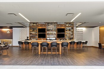 Breakfast, lunch, dinner served; American cuisine