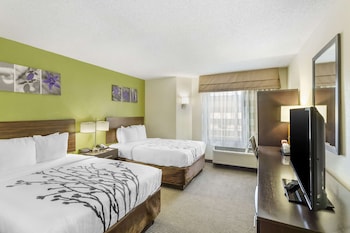 Standard Room, 2 Double Beds, Non Smoking | Desk, laptop workspace, blackout drapes, soundproofing