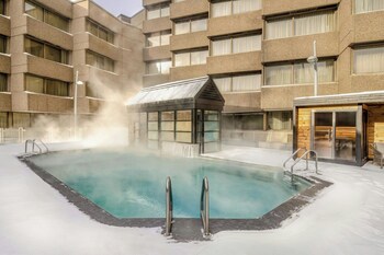 Breakfast and dinner served