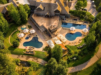 3 piscines extérieures