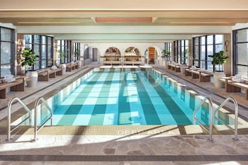 Indoor pool, sun loungers