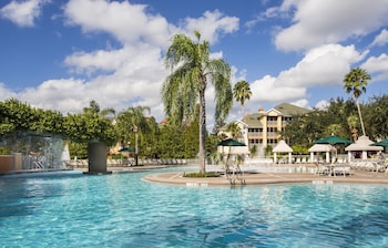 6 outdoor pools, free pool cabanas, pool umbrellas