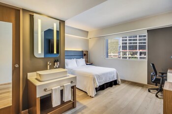 Executive Room | In-room safe, desk, laptop workspace, iron/ironing board