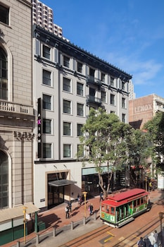 Breakfast, lunch and dinner served