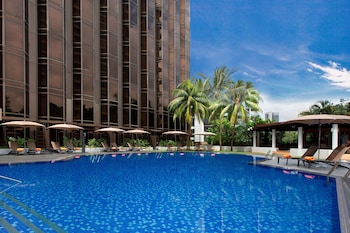 Chambre Club, 1 très grand lit, en bord de piscine | 1 chambre, literie de qualité supérieure, surmatelas, minibar