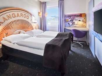 Douche, sèche-cheveux, serviettes fournies