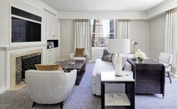 3 bars/lounges, rooftop bar, lobby lounge