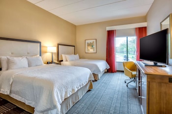 Lunch, dinner, brunch served; American cuisine