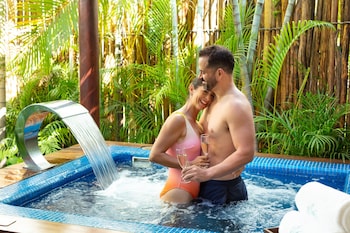 2 outdoor pools, pool umbrellas, pool loungers