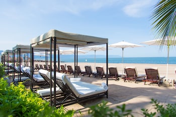 2 piscinas al aire libre, sombrillas, tumbonas