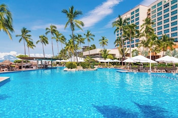 2 outdoor pools, pool umbrellas, pool loungers